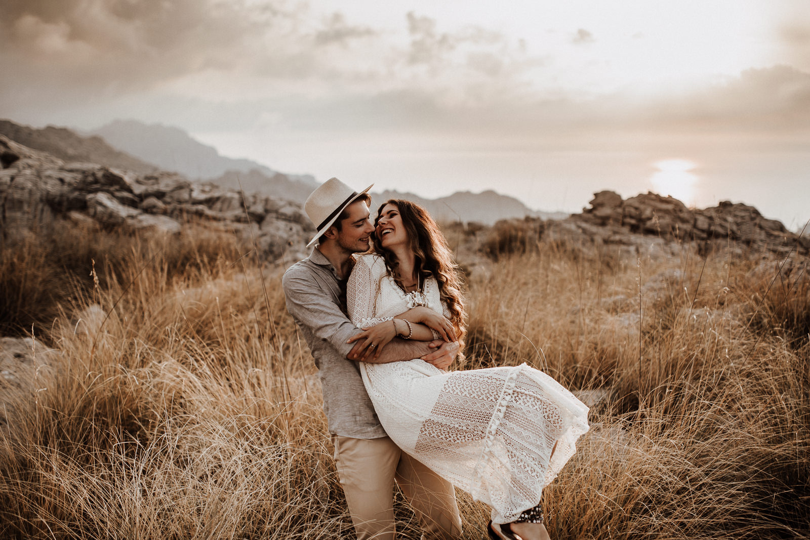 Hiking with love by Sarah Everything Photography